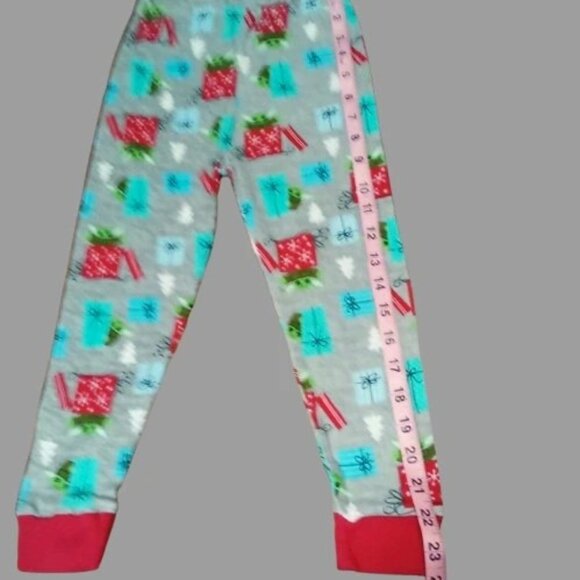 Old Navy Pajama Set w/Star Wars Grogu Christmas Print 2 Pc Unisex Sz 6 Small - Picture 4 of 12
